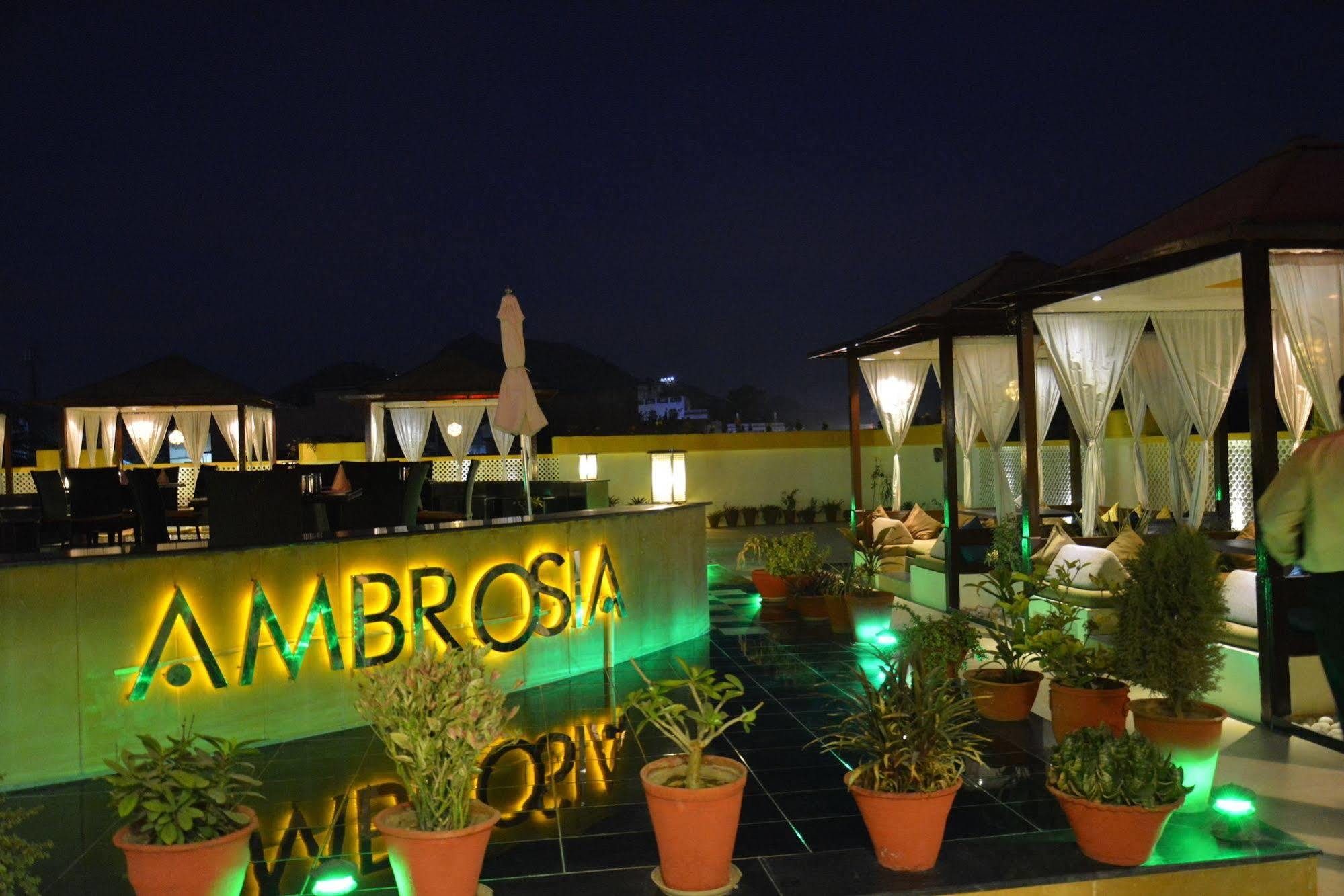 The Ambassador - Hotel & Conference Center Ajmer Buitenkant foto